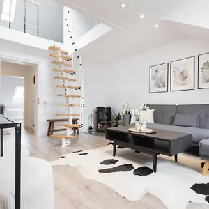 Mc'maggies Atelier Apartment